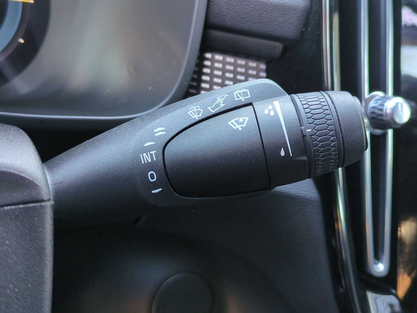 Thumbnail: 2021 Volvo XC40 - 25