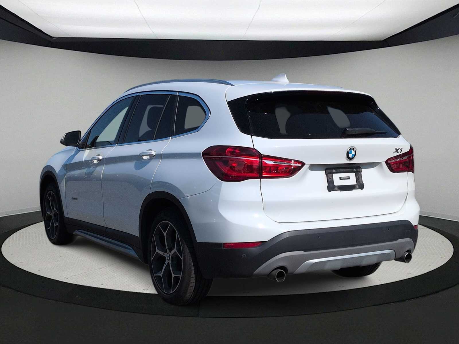 Thumbnail: 2016 BMW X1 - 6