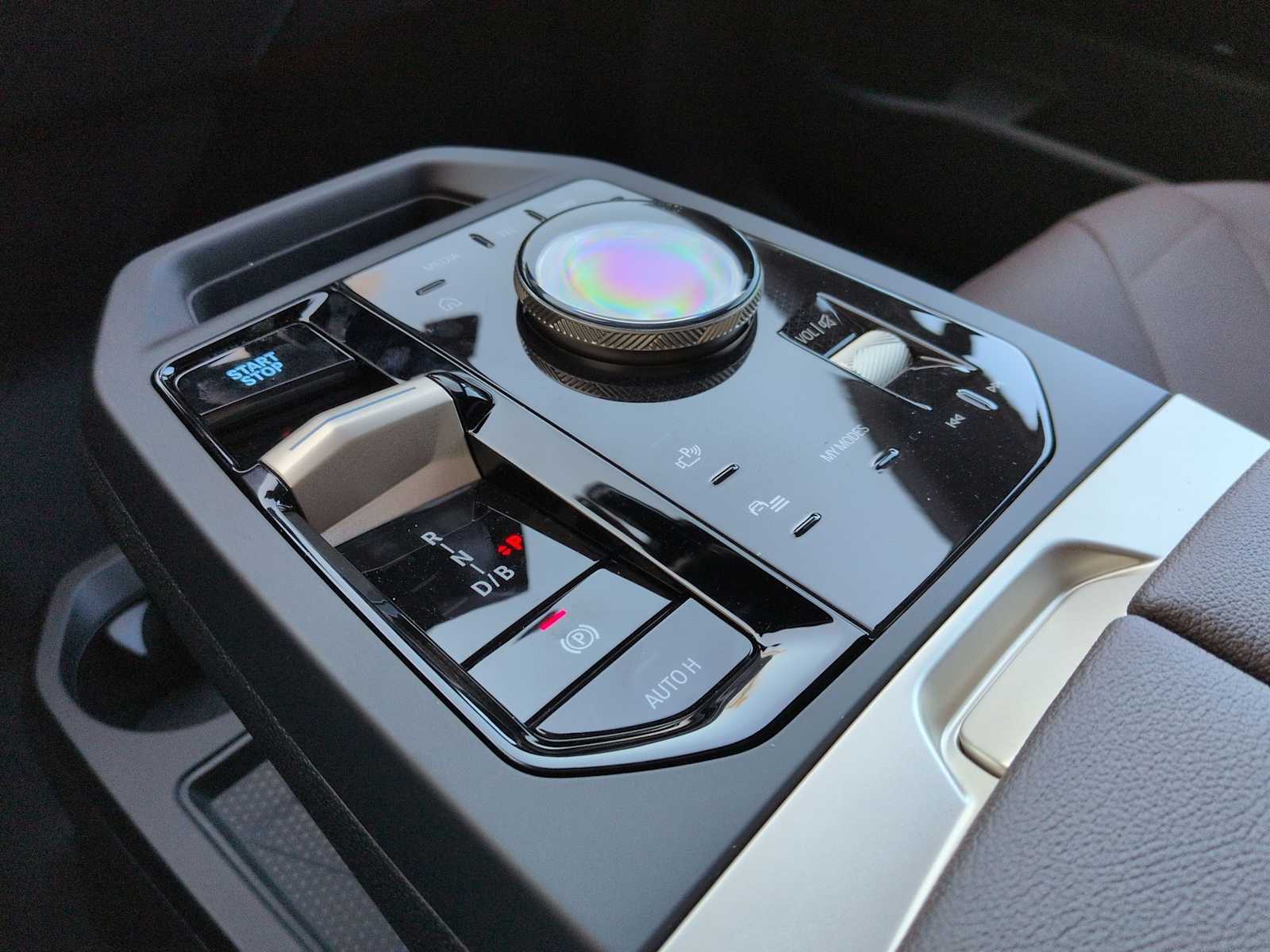 Thumbnail: 2026 BMW iX - 34