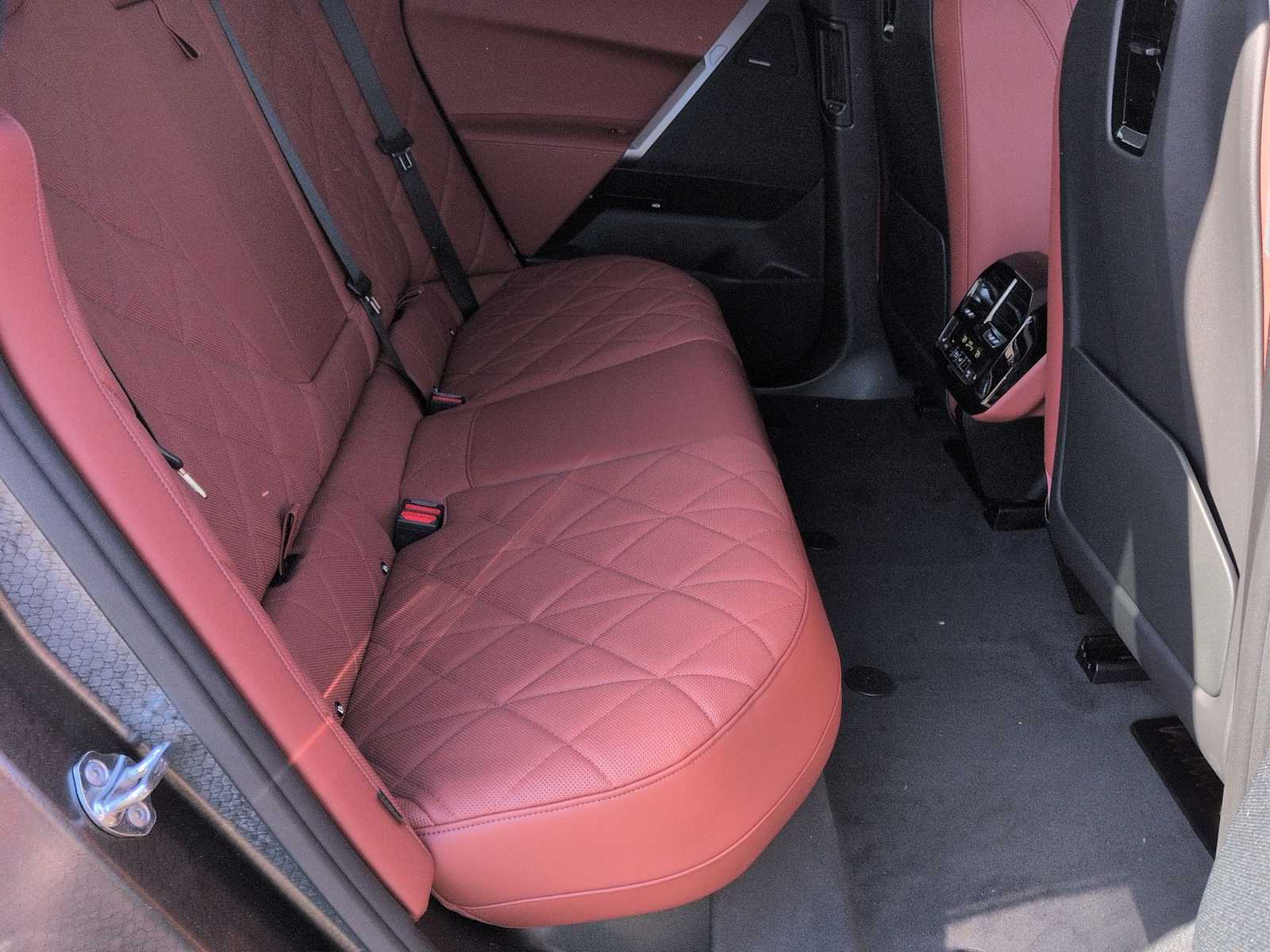 Thumbnail: 2026 BMW iX - 21