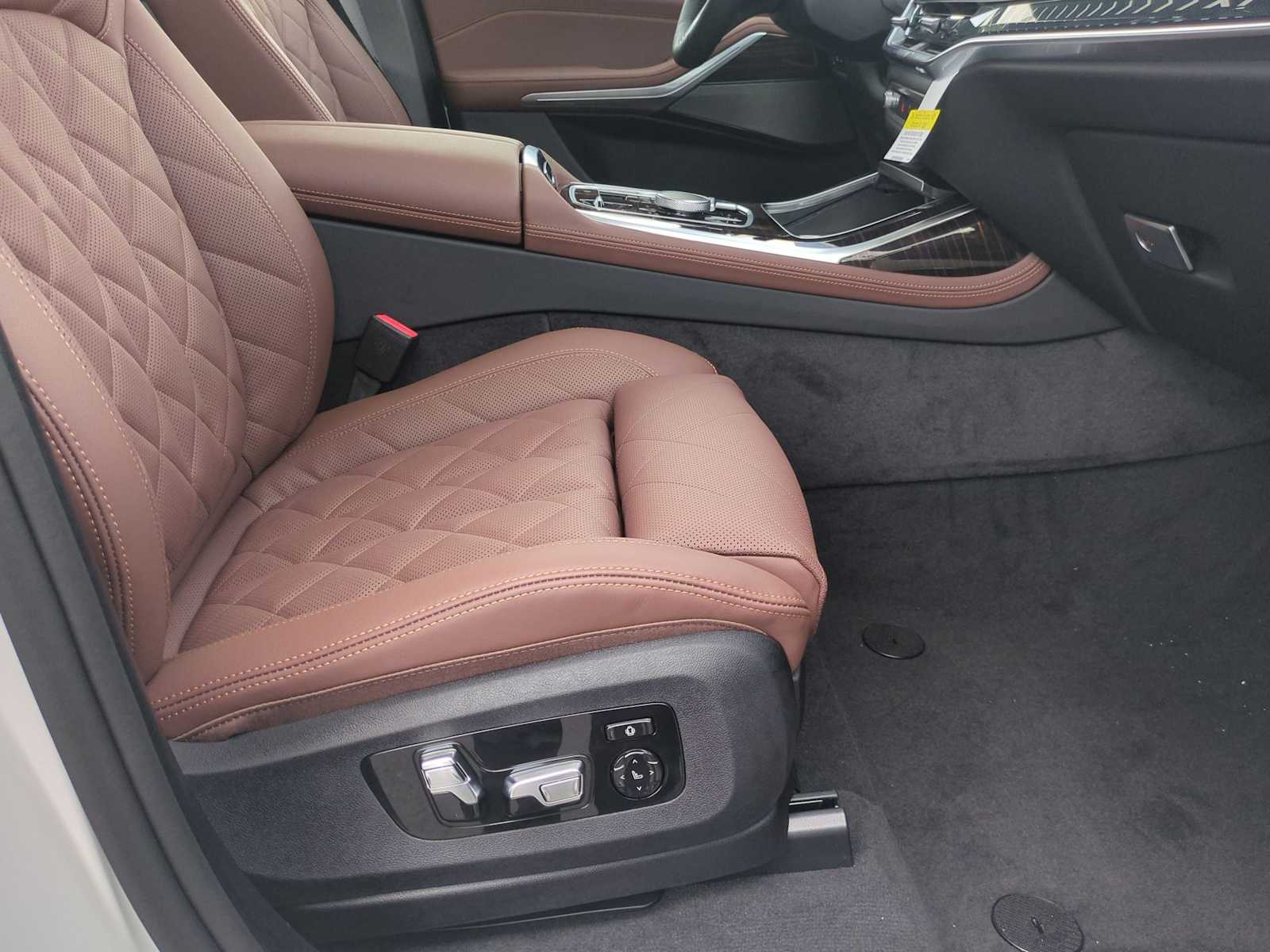 Thumbnail: 2026 BMW X7 - 23