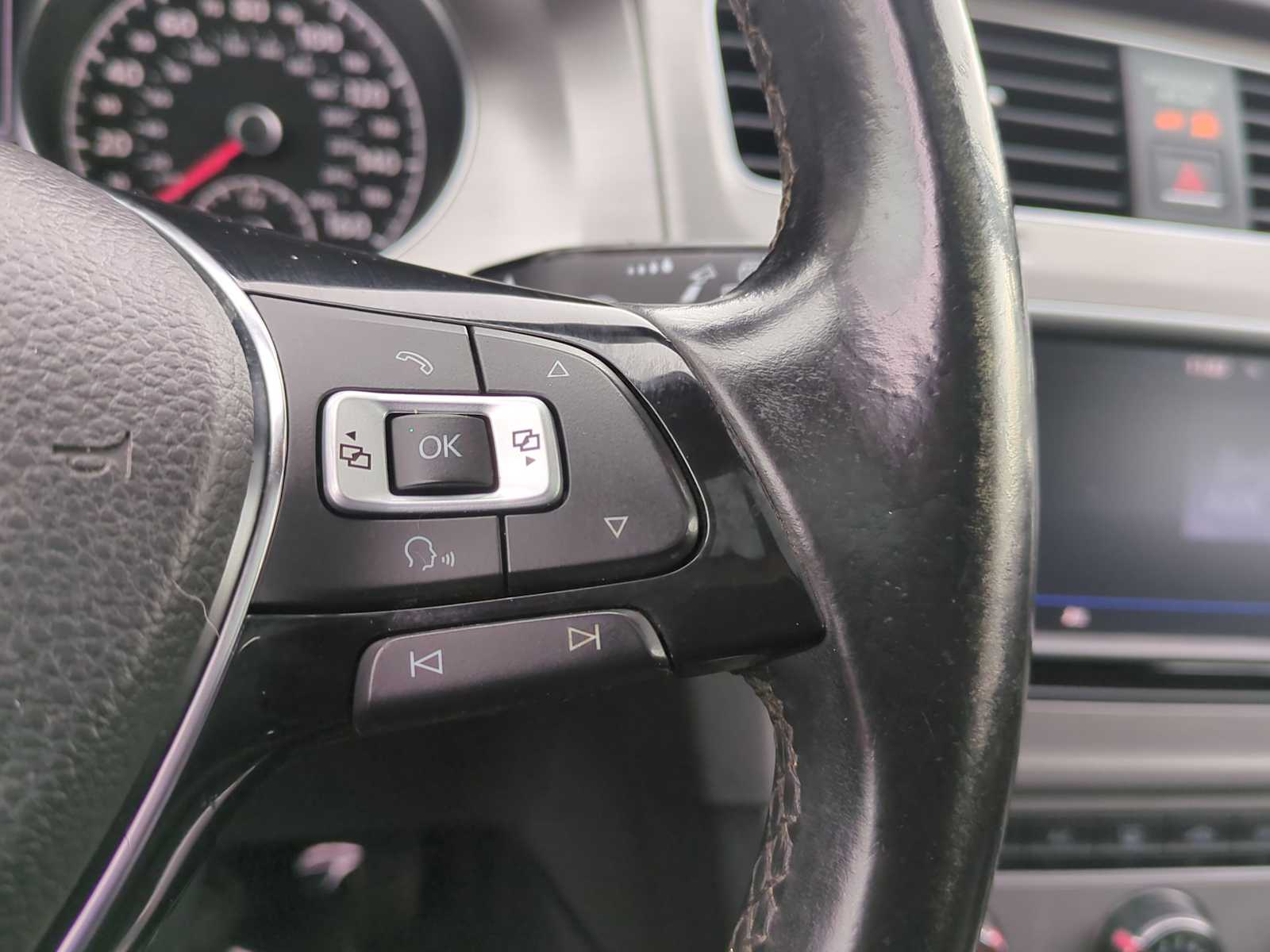 Thumbnail: 2017 Volkswagen Golf - 25