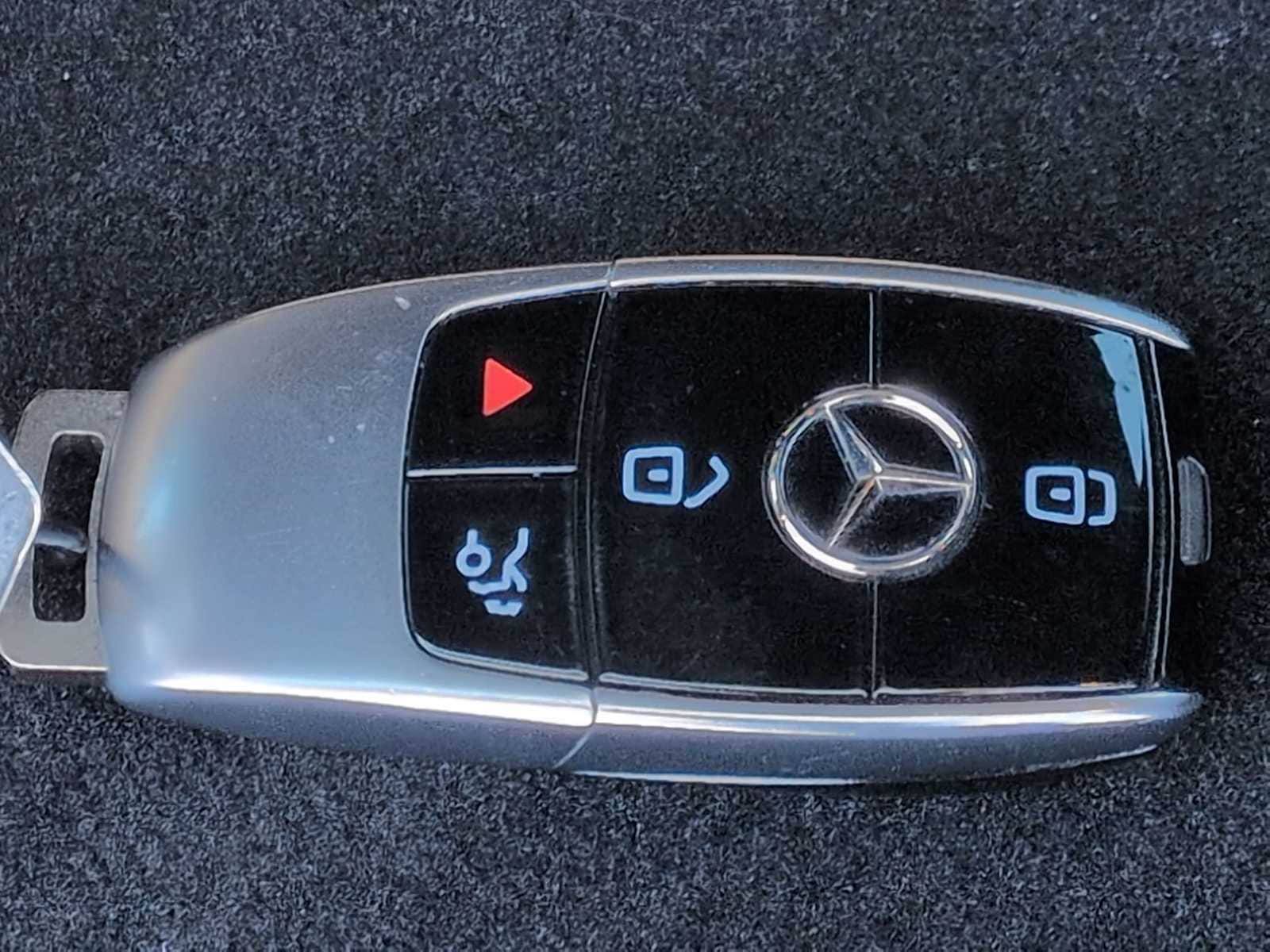 Thumbnail: 2017 Mercedes-Benz E-Class - 38