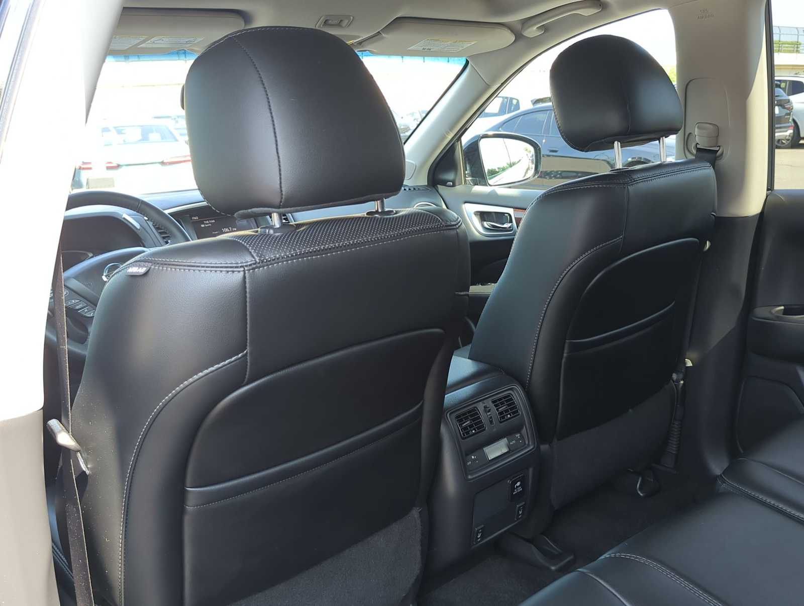 Thumbnail: 2016 Nissan Pathfinder - 18