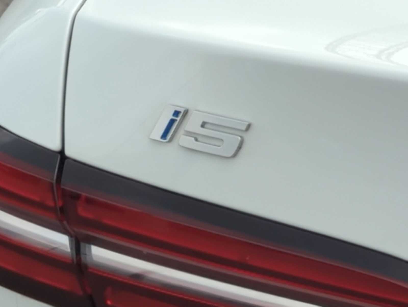 Thumbnail: 2024 BMW i5 - 12