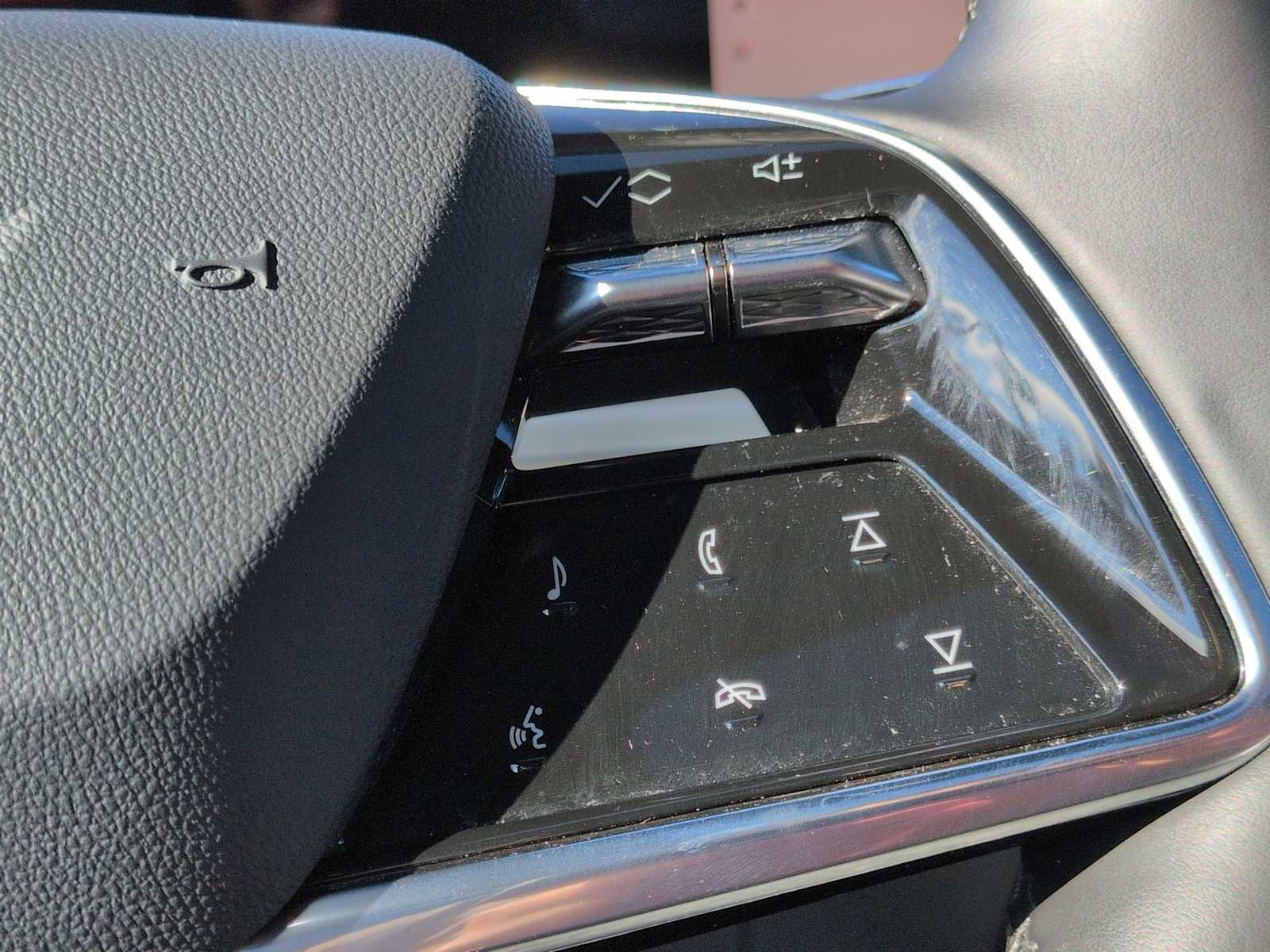 Thumbnail: 2024 Cadillac Lyriq - 27