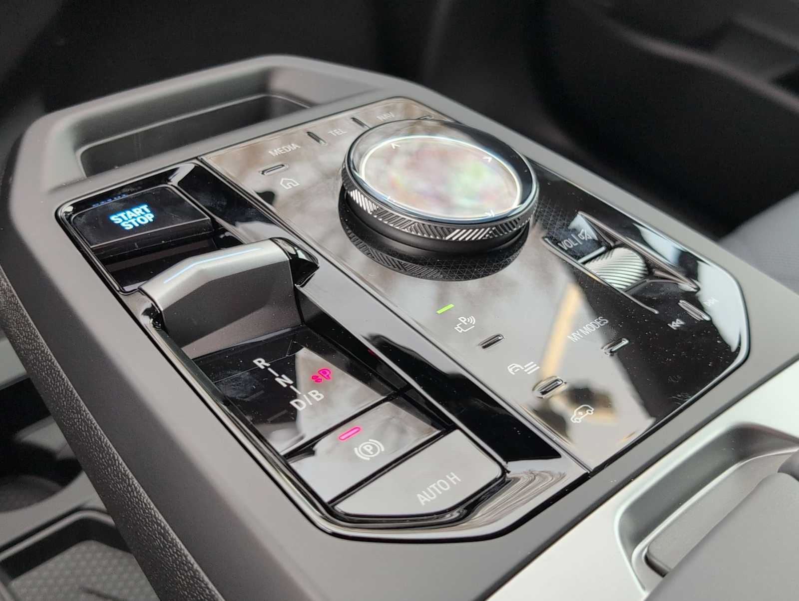 Thumbnail: 2026 BMW iX - 32