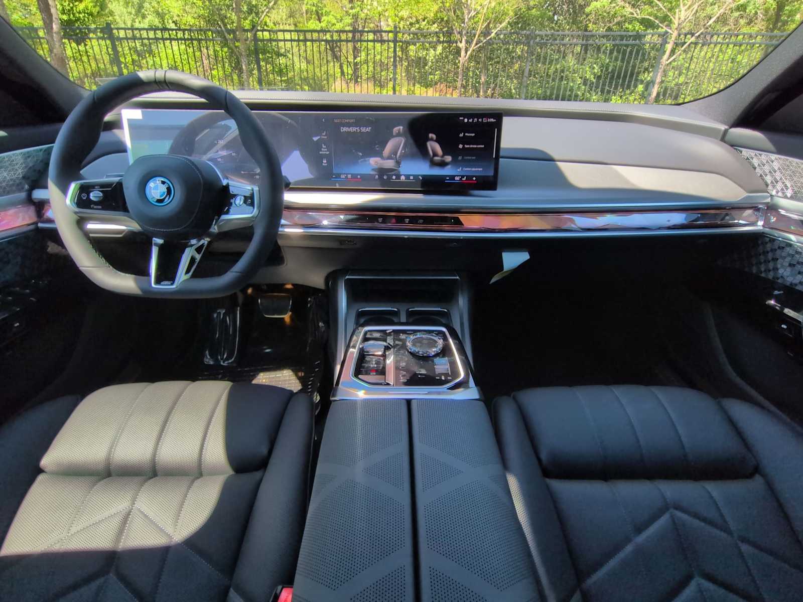 Thumbnail: 2026 BMW i7 - 16