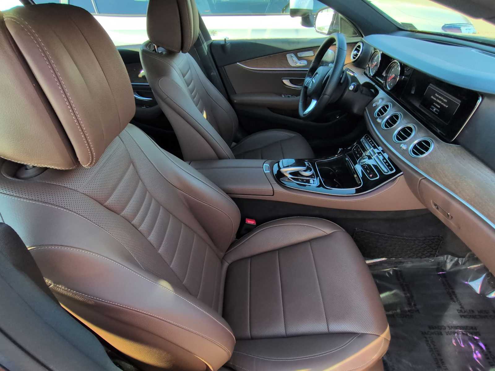 Thumbnail: 2017 Mercedes-Benz E-Class - 24