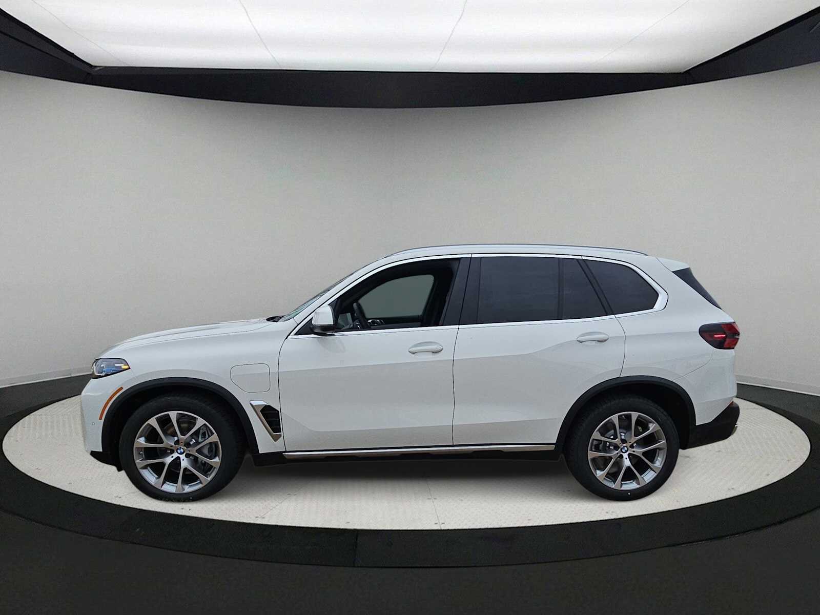 Thumbnail: 2026 BMW X5 - 5