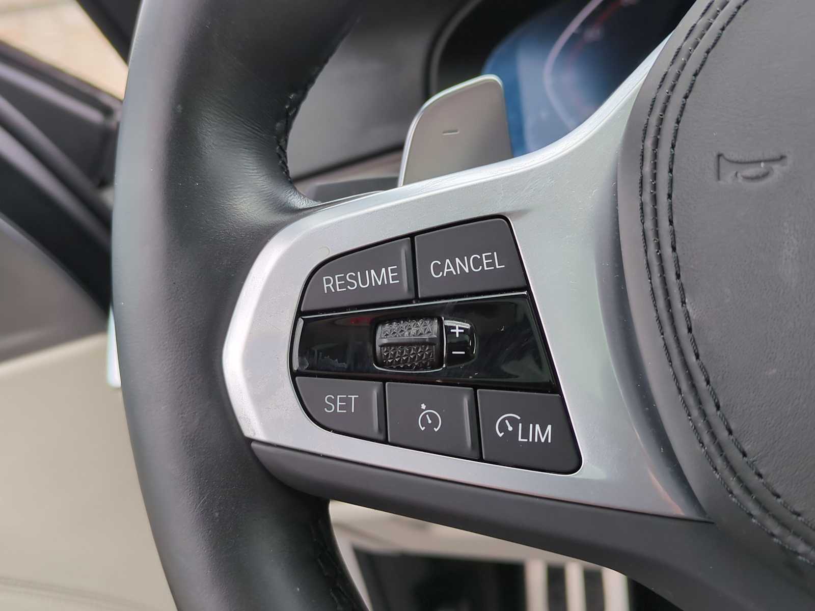 Thumbnail: 2022 BMW 5 Series - 25