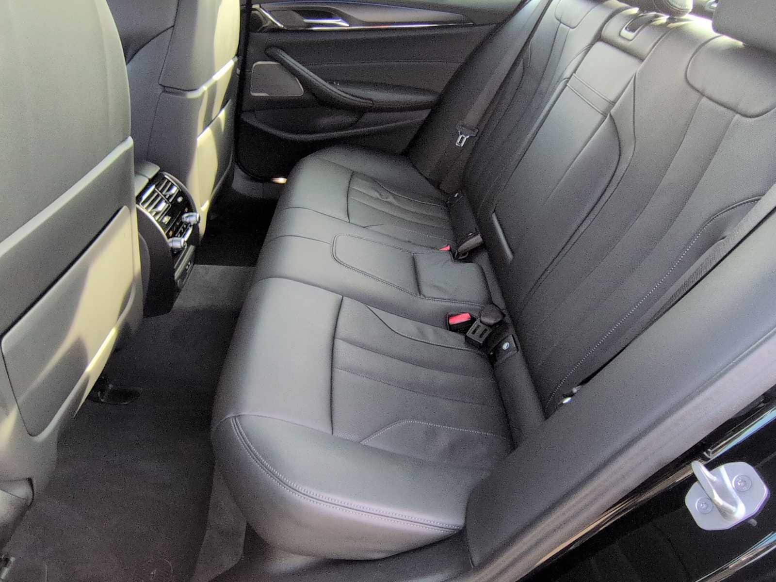 Thumbnail: 2023 BMW M5 - 20