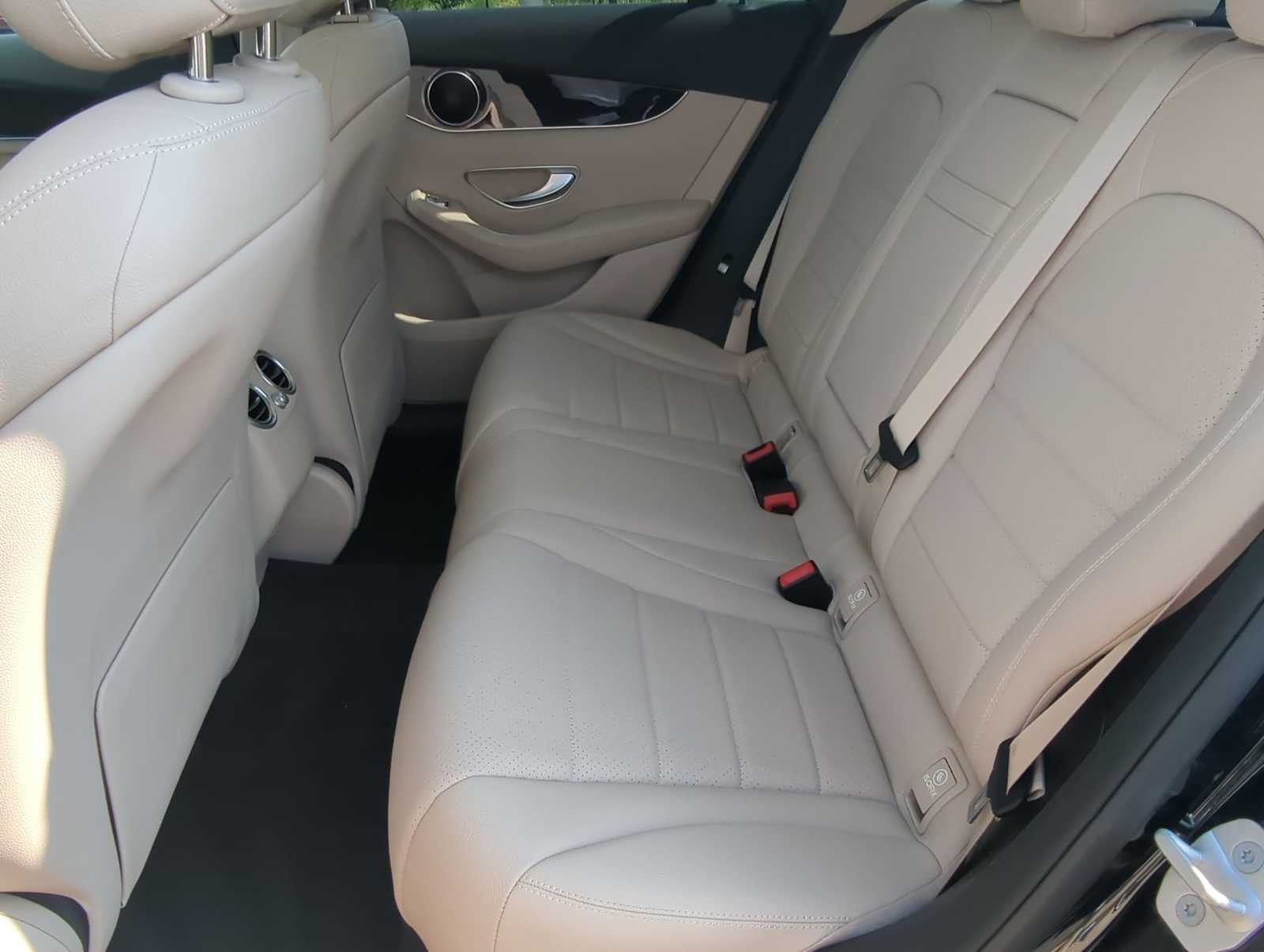 Thumbnail: 2016 Mercedes-Benz GLC - 20