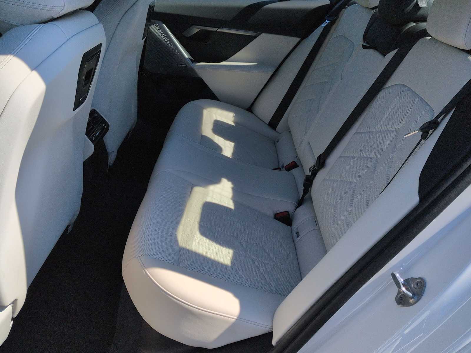 Thumbnail: 2025 BMW i5 - 21