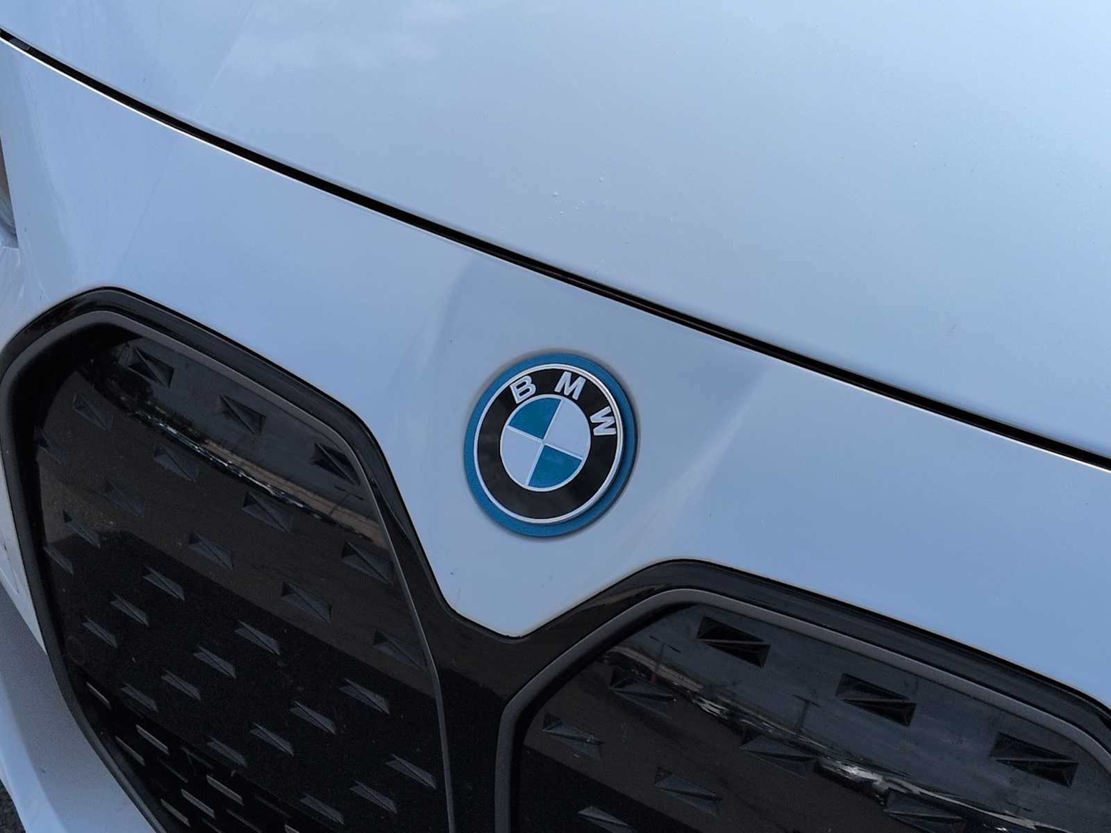 Thumbnail: 2022 BMW i4 - 12