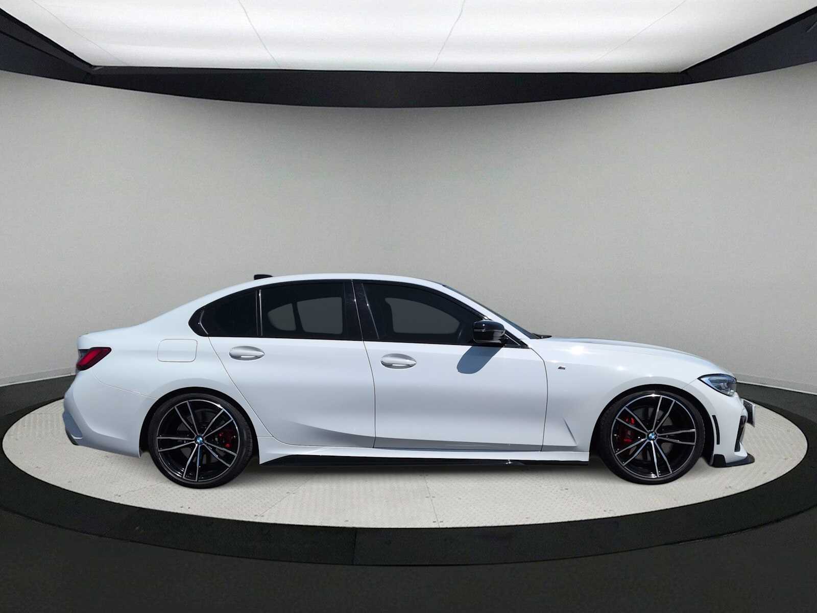 Thumbnail: 2021 BMW 3 Series - 9