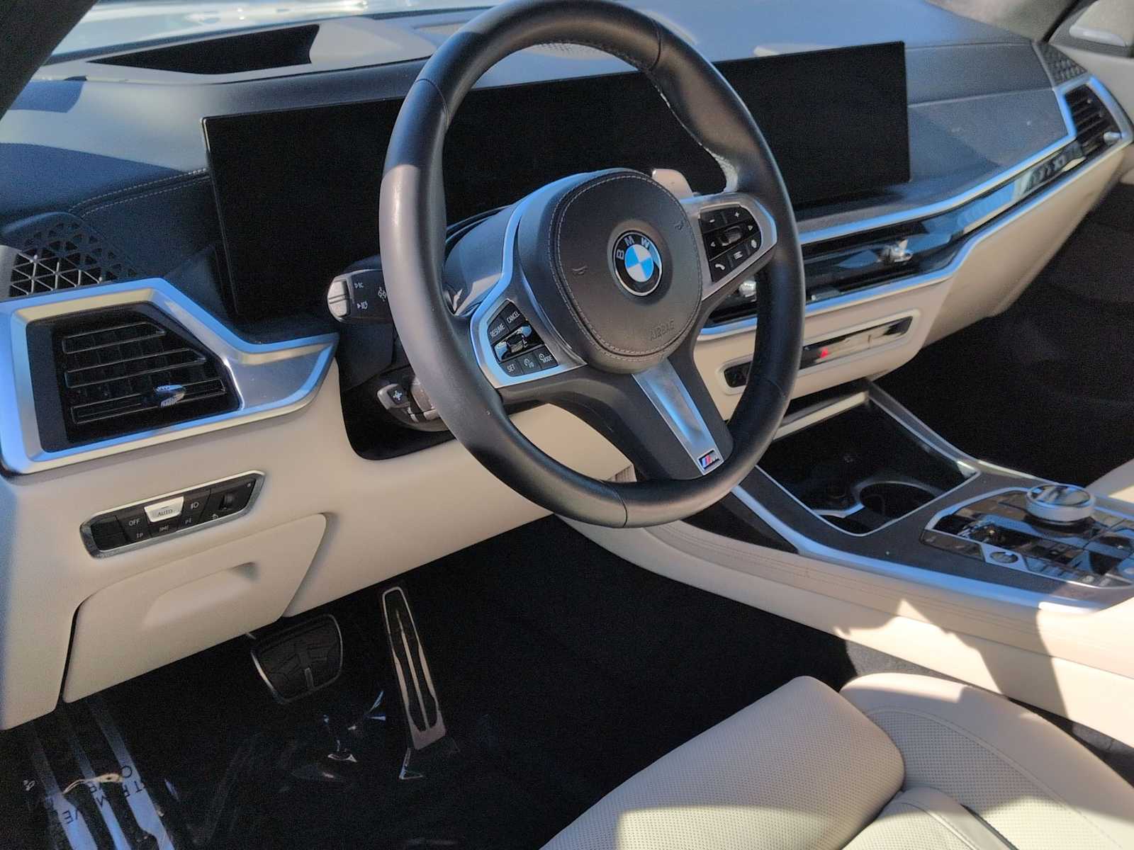 Thumbnail: 2023 BMW X7 - 16