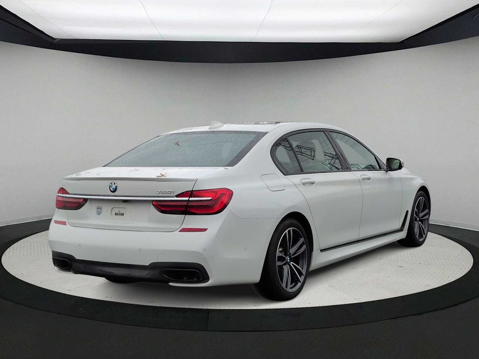 Thumbnail: 2016 BMW 7 Series - 8