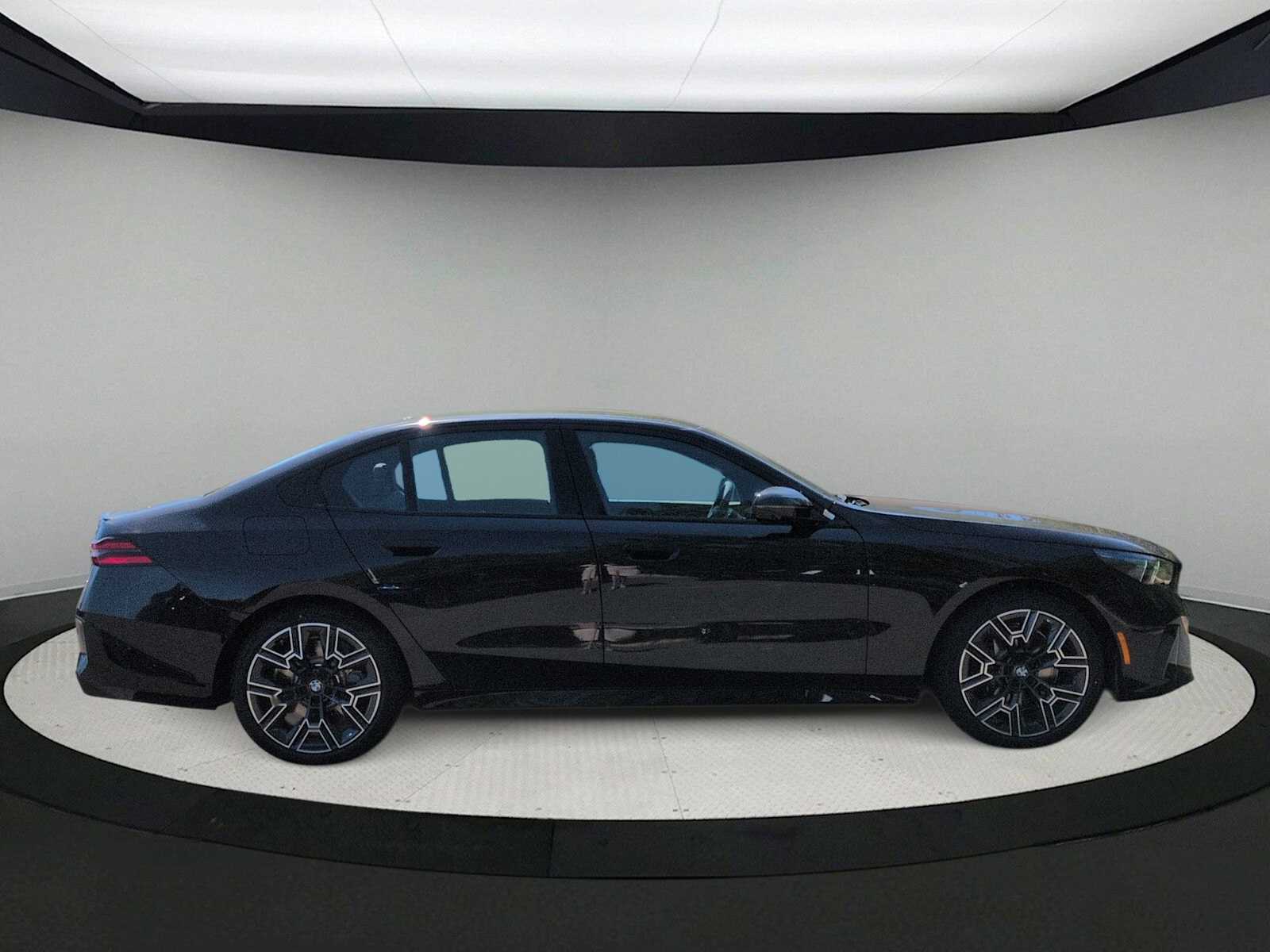 Thumbnail: 2027 BMW 5 Series - 9