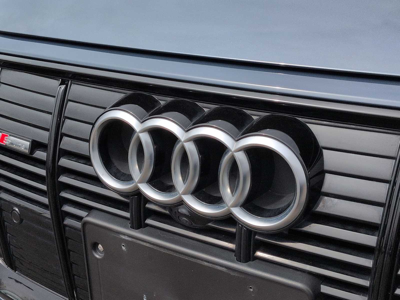 Thumbnail: 2023 Audi e-tron S - 12