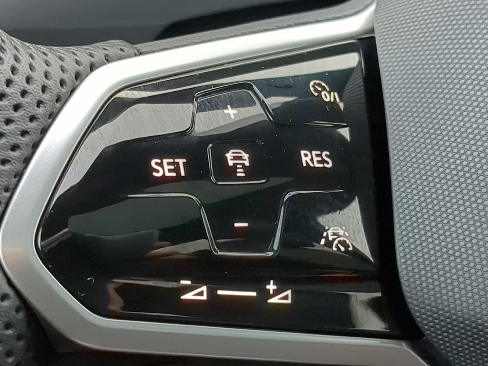 Thumbnail: 2024 Volkswagen Tiguan - 25