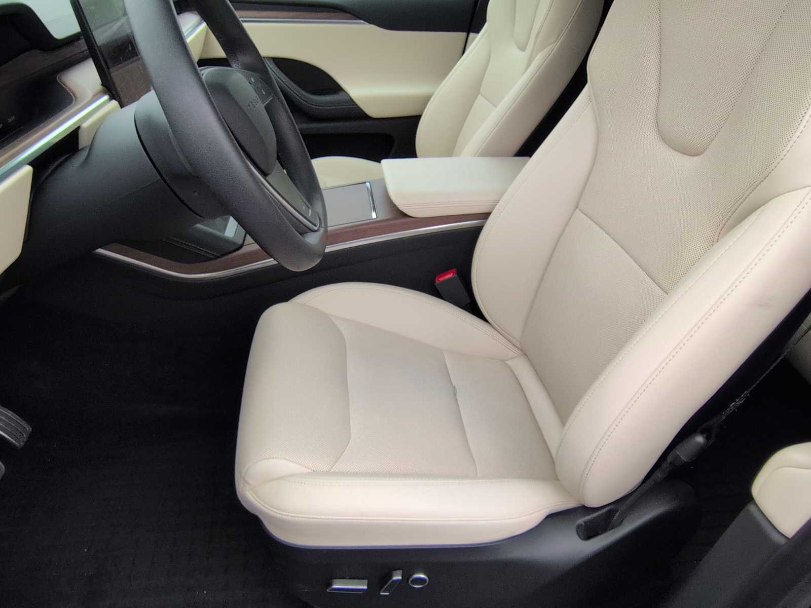 Thumbnail: 2023 Tesla Model X - 15