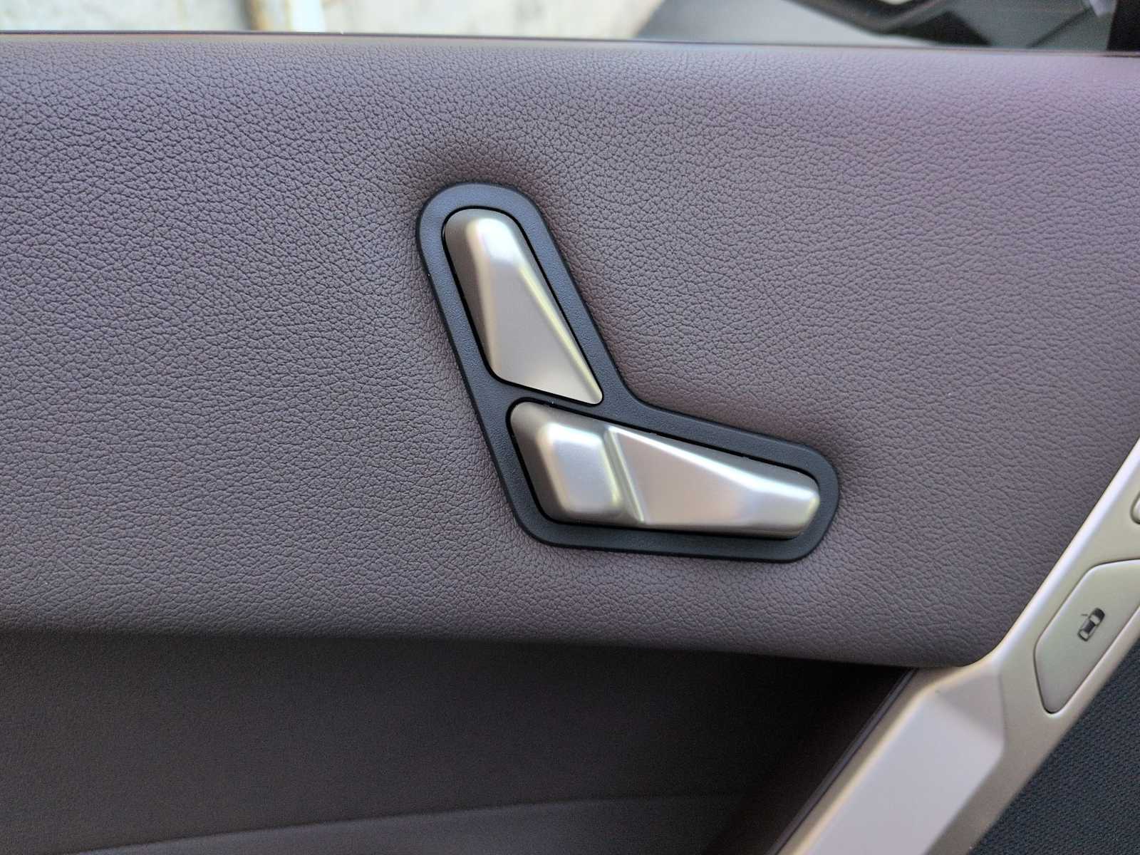 Thumbnail: 2026 BMW iX - 17