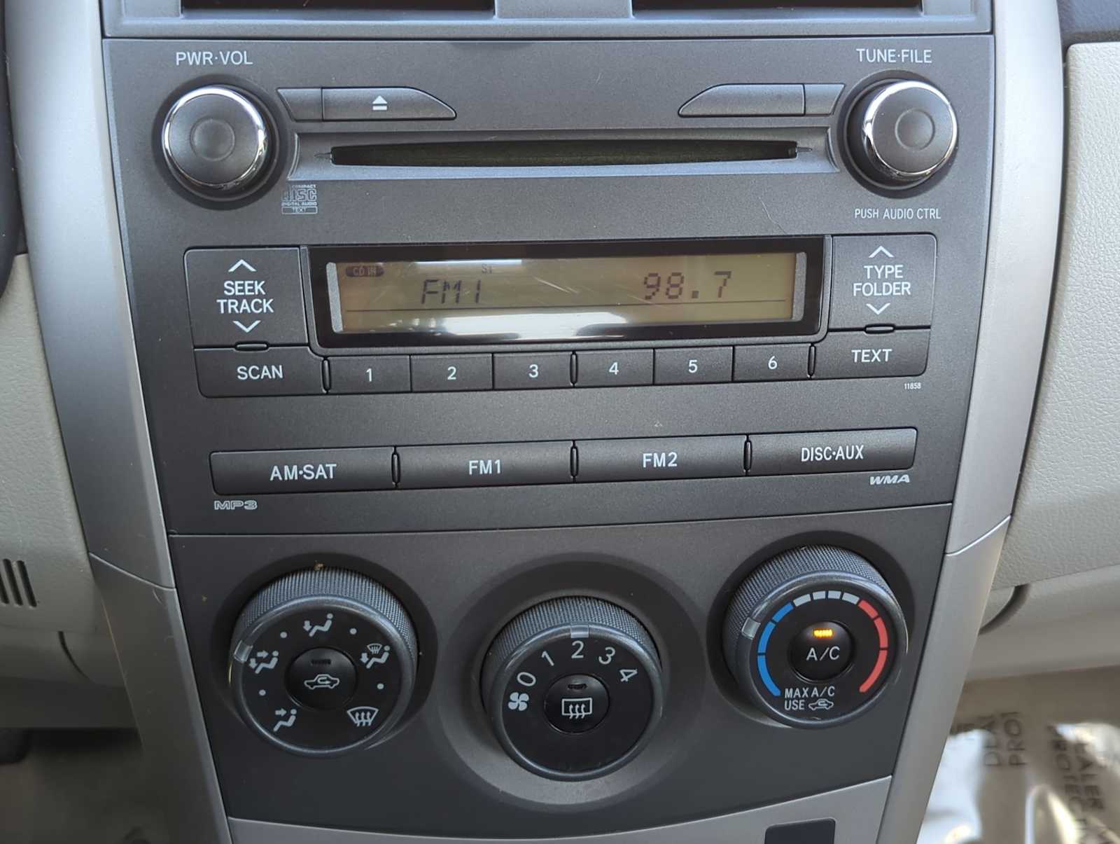 Thumbnail: 2011 Toyota Corolla - 25