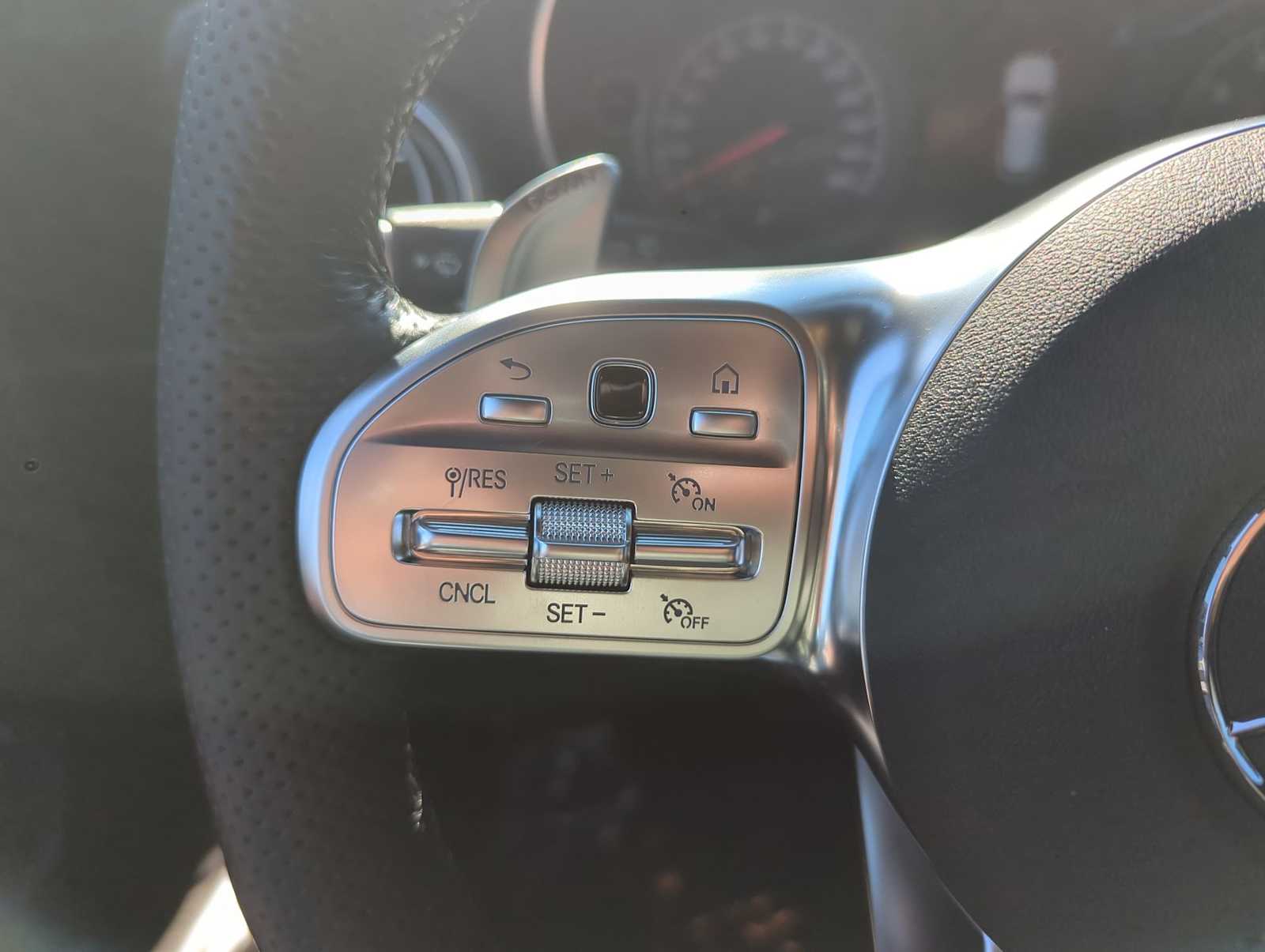 Thumbnail: 2022 Mercedes-Benz GLC - 24