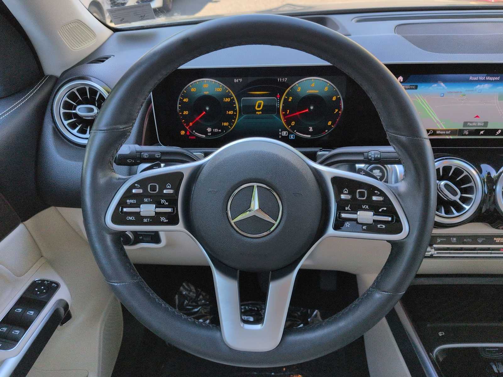 Thumbnail: 2020 Mercedes-Benz GLB - 25