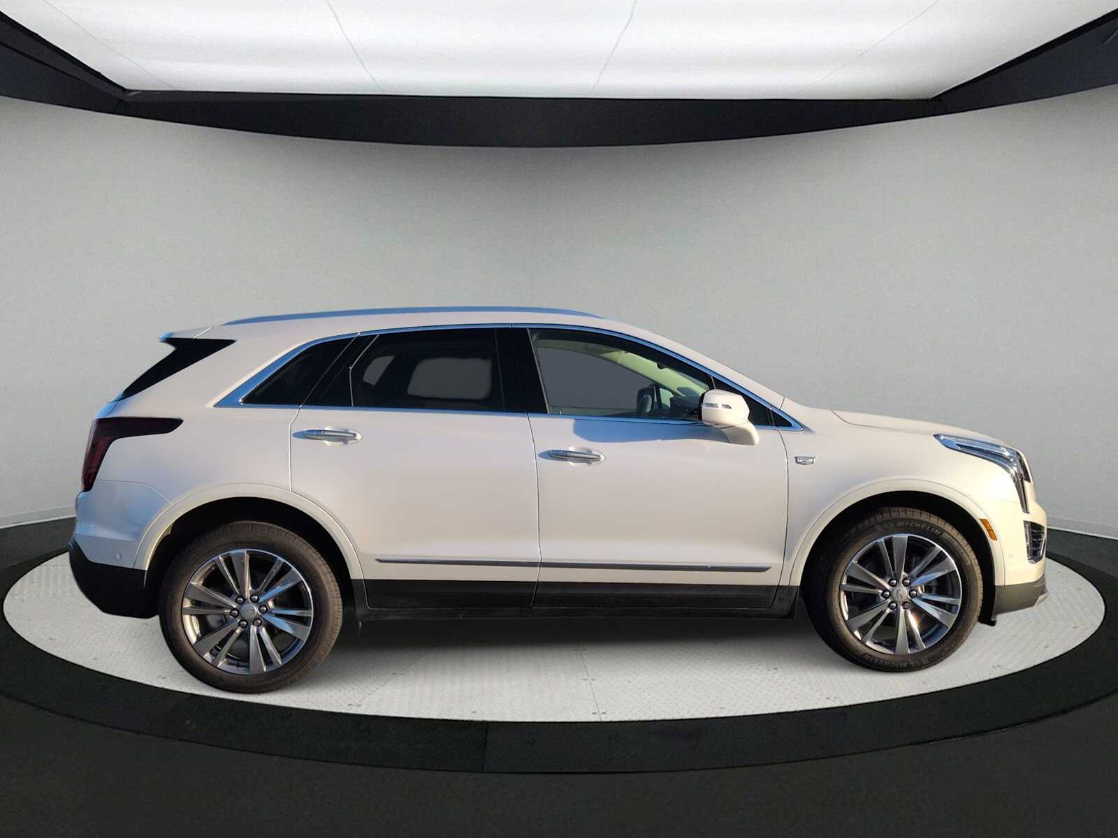 Thumbnail: 2025 Cadillac XT5 - 9