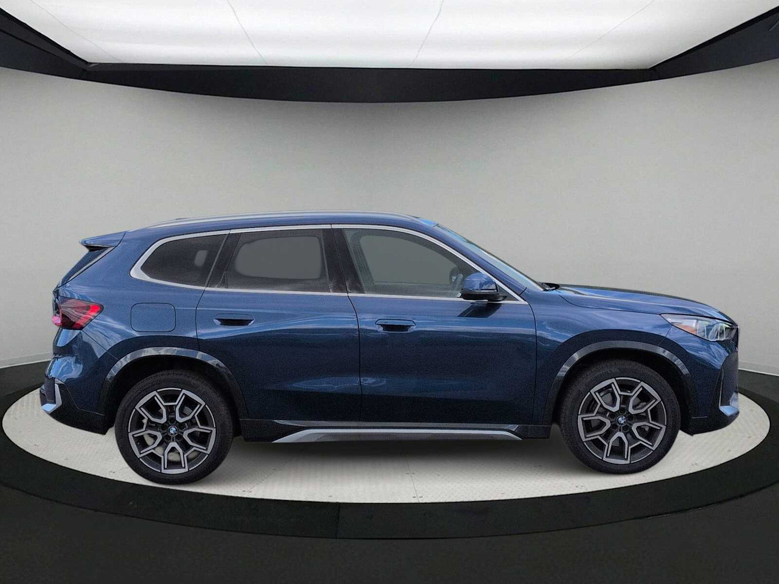 Thumbnail: 2025 BMW X1 - 9