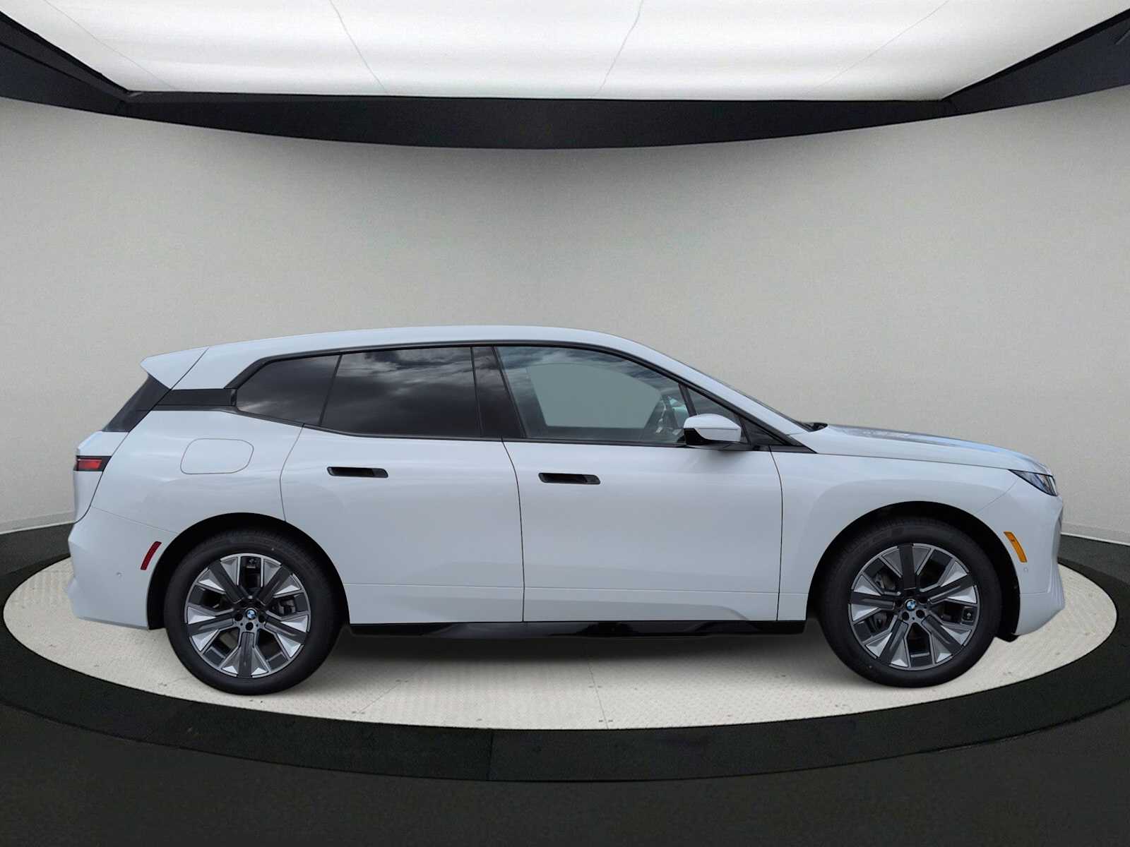 Thumbnail: 2026 BMW iX - 9