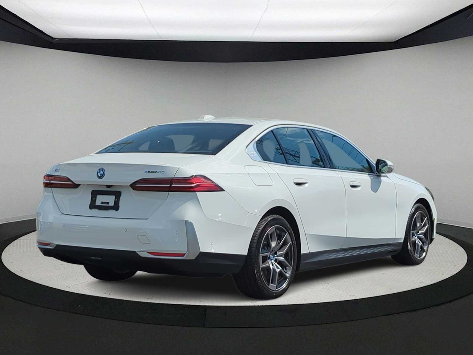 Thumbnail: 2024 BMW i5 - 8