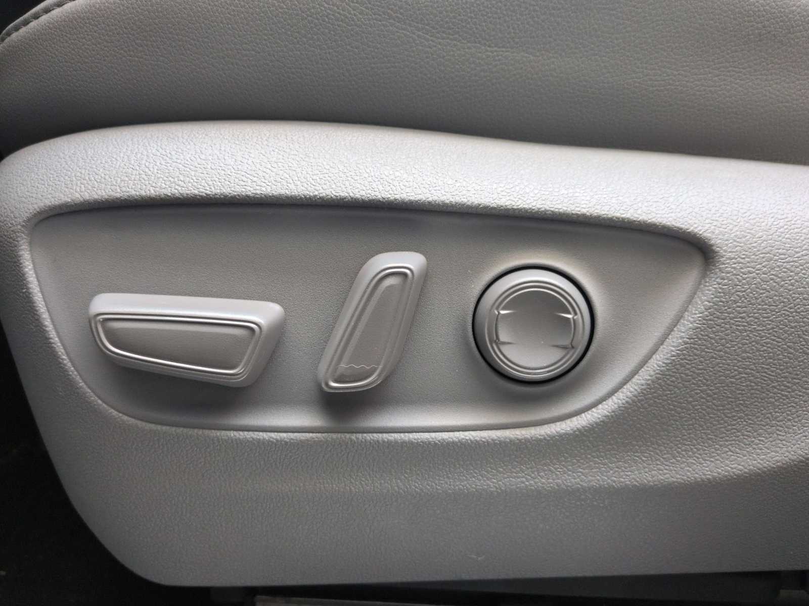 Thumbnail: 2021 Toyota Highlander - 18