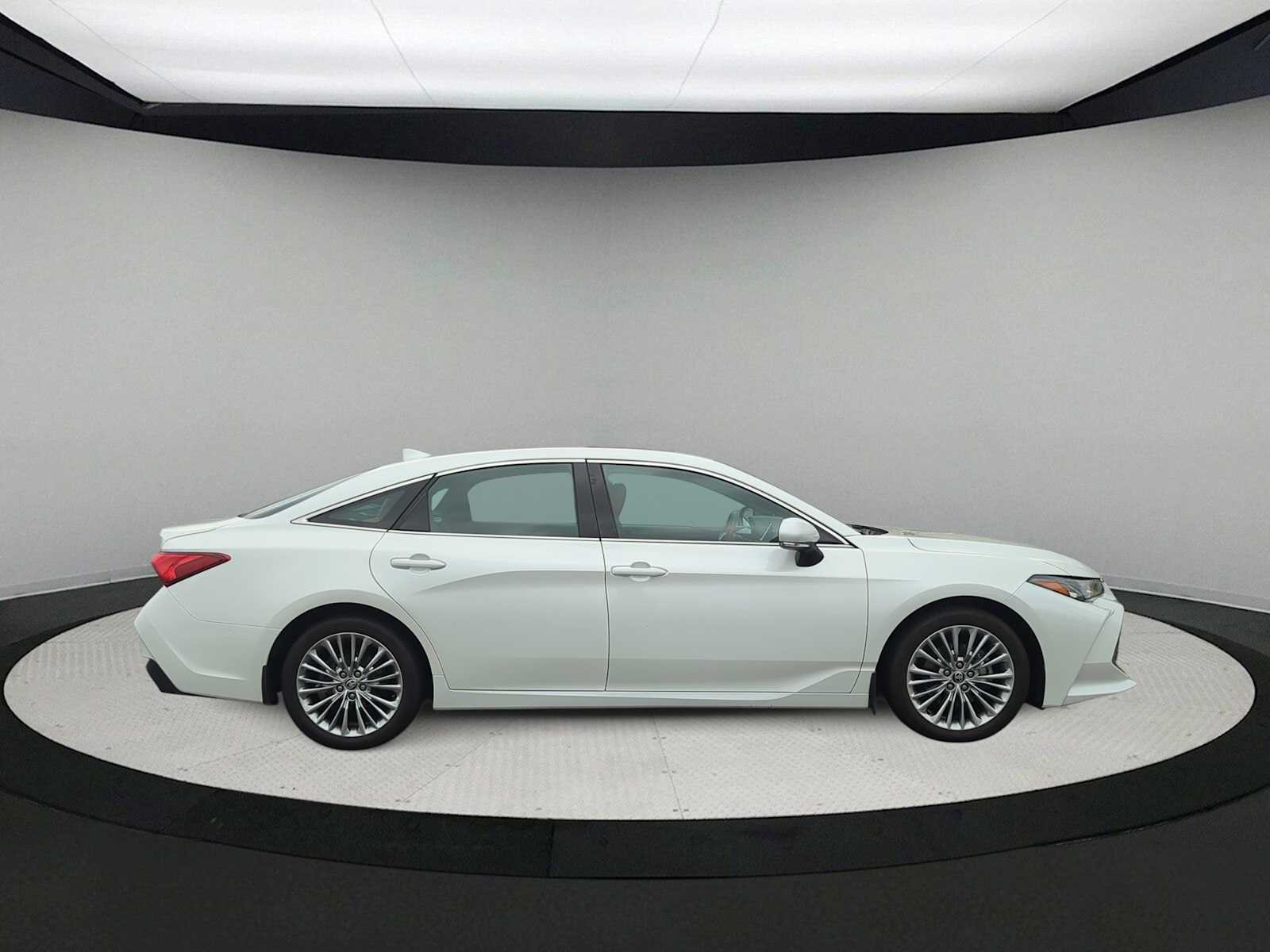 Thumbnail: 2022 Toyota Avalon - 9