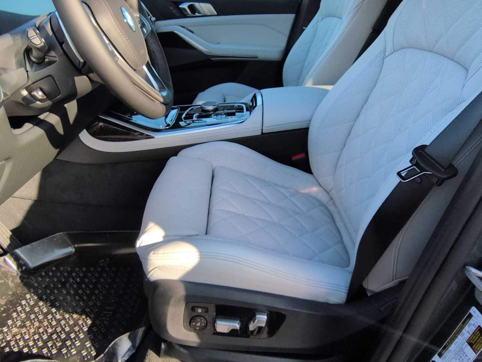 Thumbnail: 2026 BMW X7 - 17