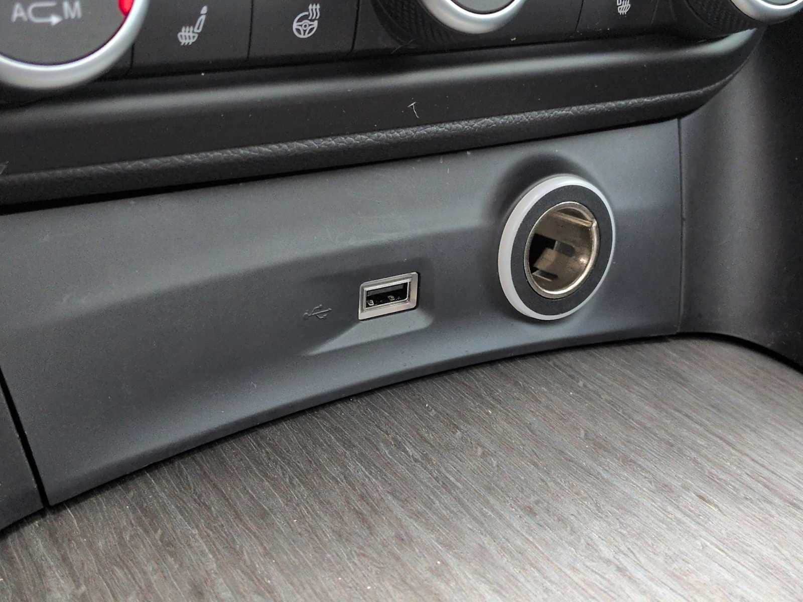 Thumbnail: 2019 Alfa Romeo Stelvio - 34