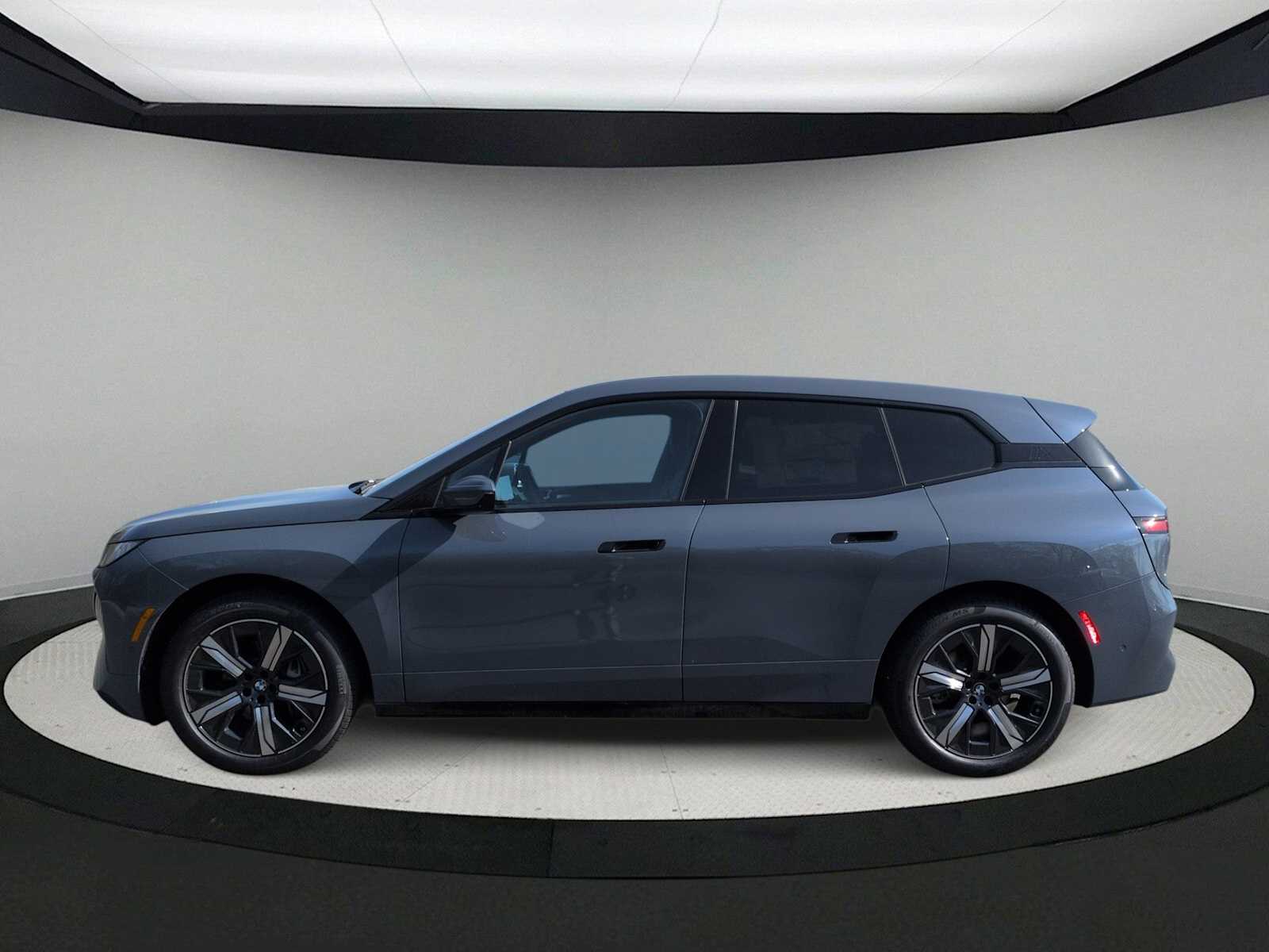 Thumbnail: 2026 BMW iX - 5