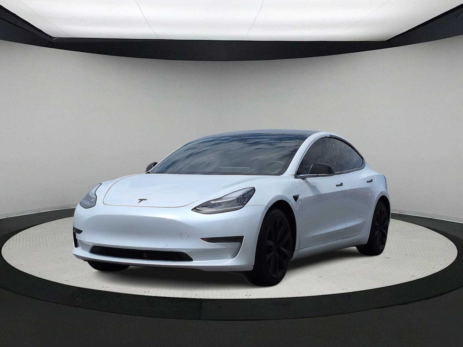 Thumbnail: 2019 Tesla Model 3 - 4