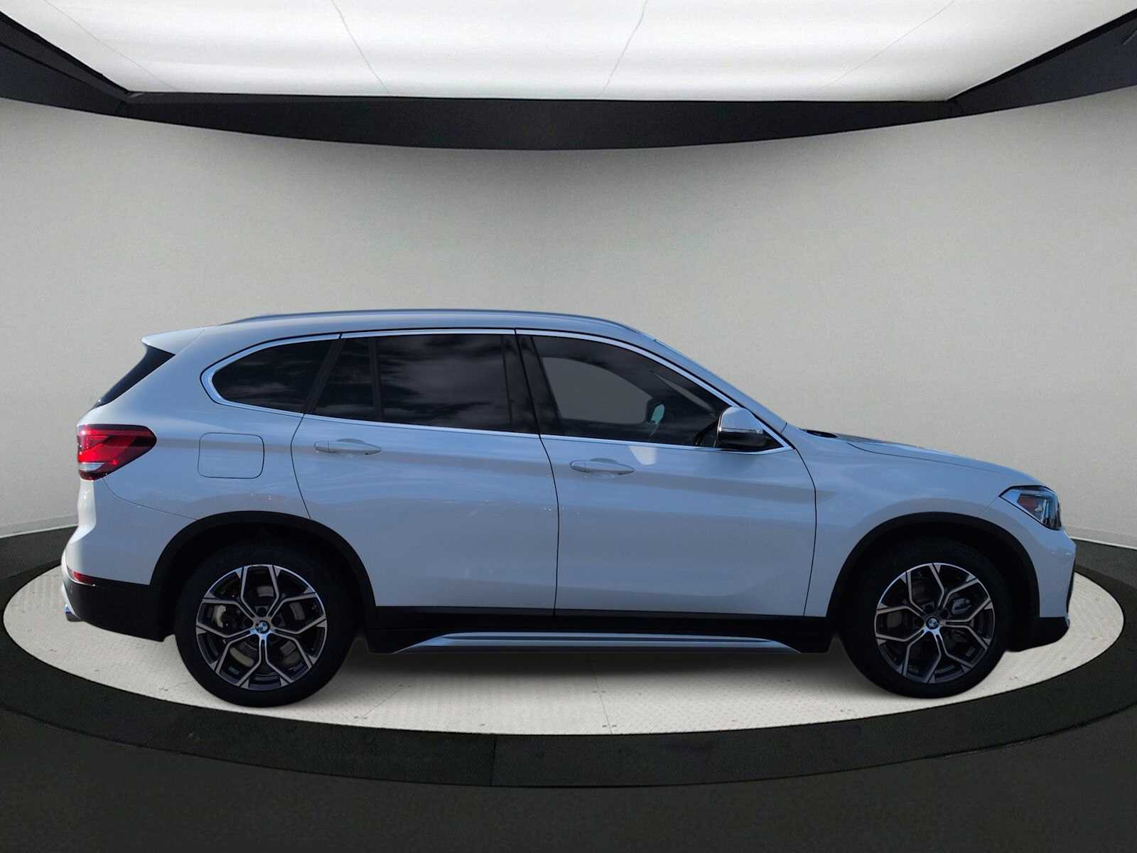 Thumbnail: 2021 BMW X1 - 9