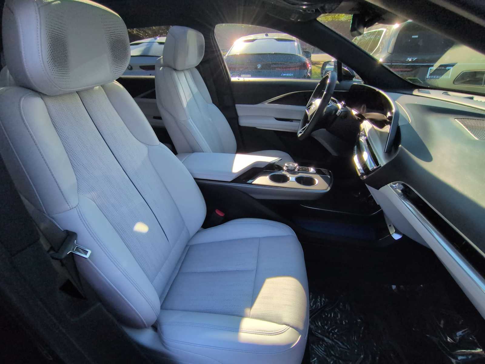 Thumbnail: 2024 Cadillac Lyriq - 24