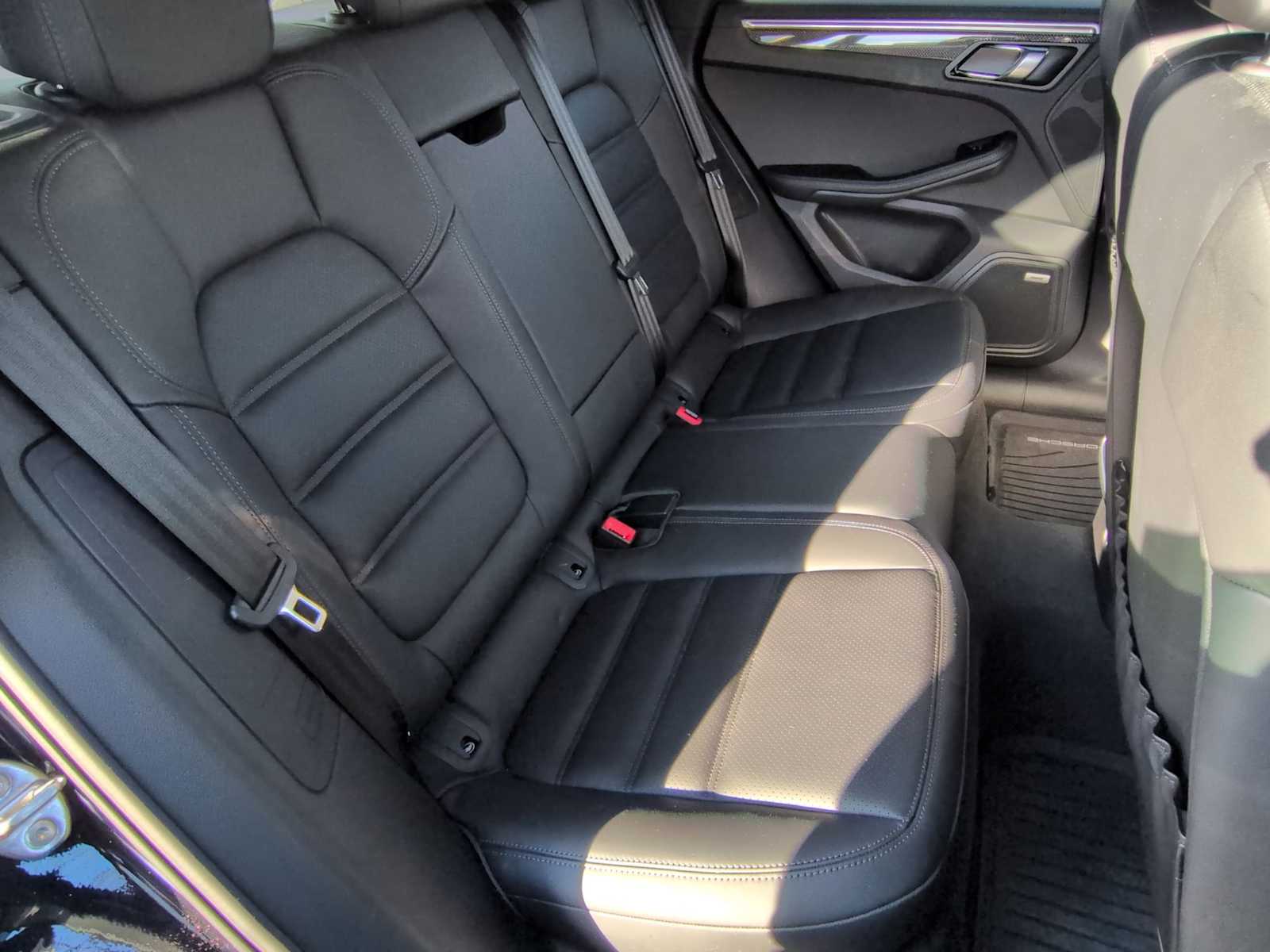 Thumbnail: 2023 Porsche Macan - 12