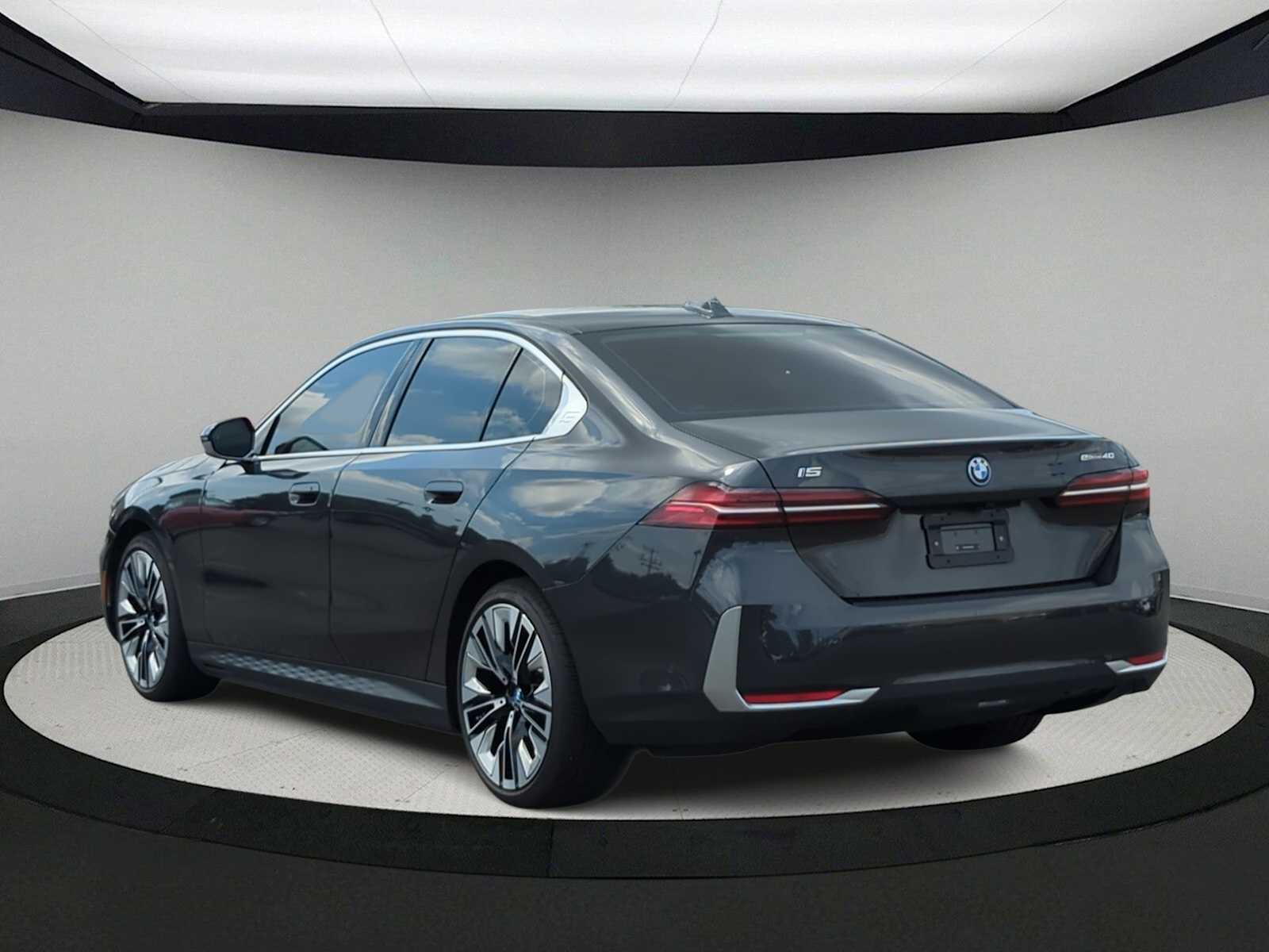 Thumbnail: 2024 BMW i5 - 6