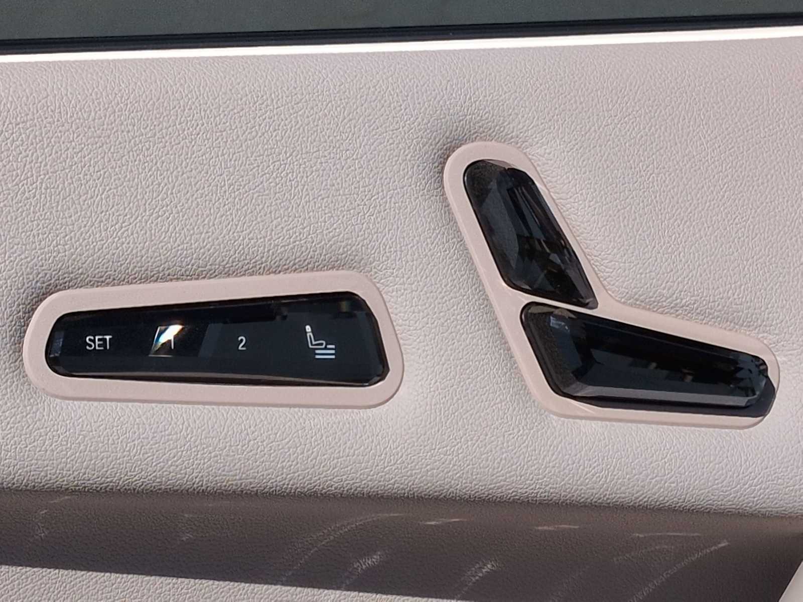 Thumbnail: 2026 BMW iX - 17