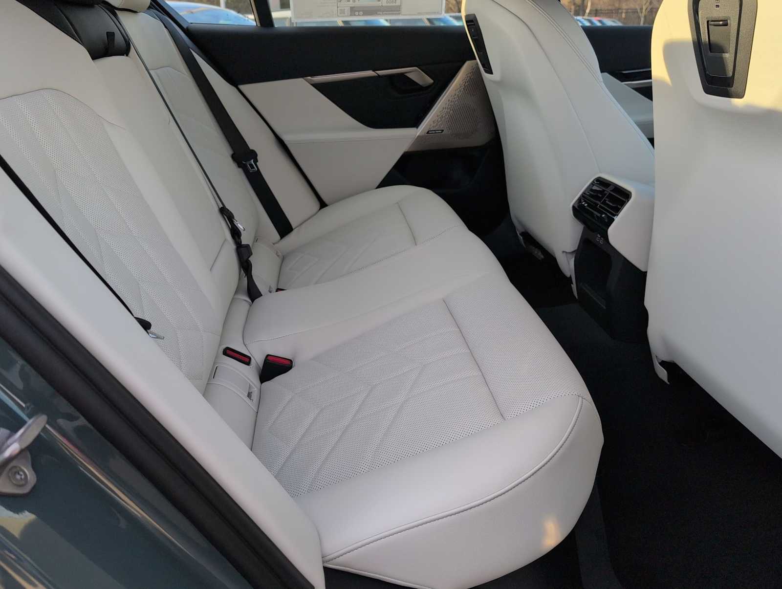 Thumbnail: 2026 BMW i5 - 19