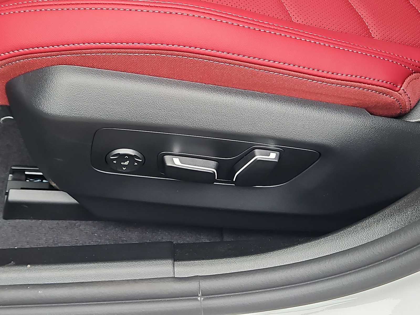 Thumbnail: 2026 BMW 5 Series - 17