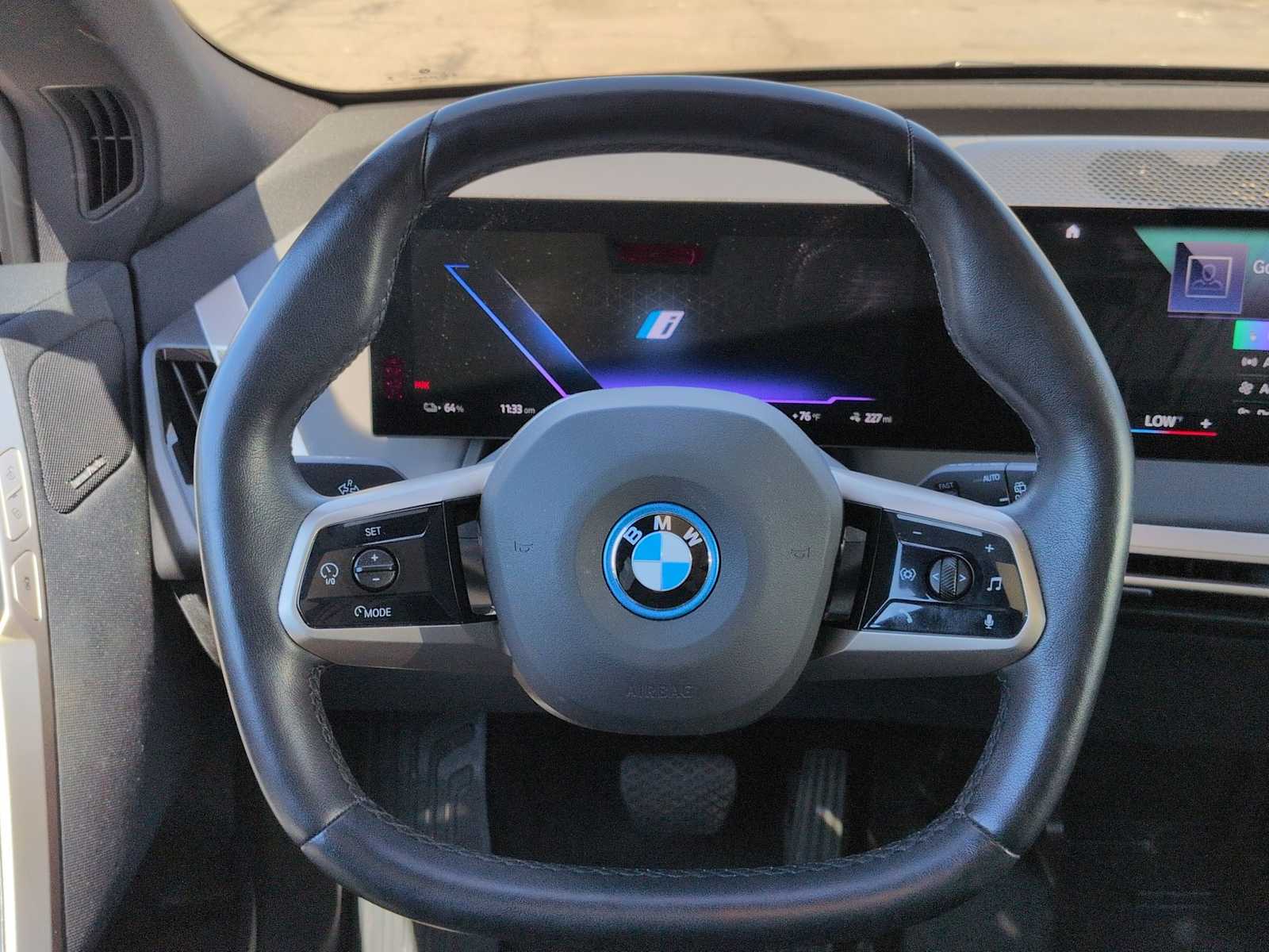 Thumbnail: 2022 BMW iX - 24