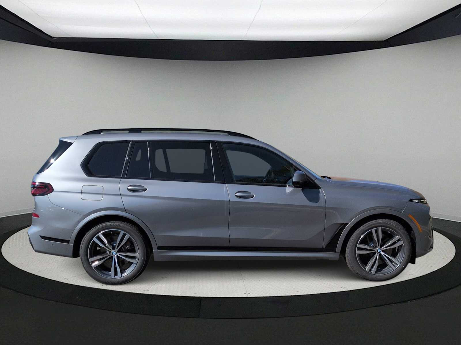 Thumbnail: 2026 BMW X7 - 9