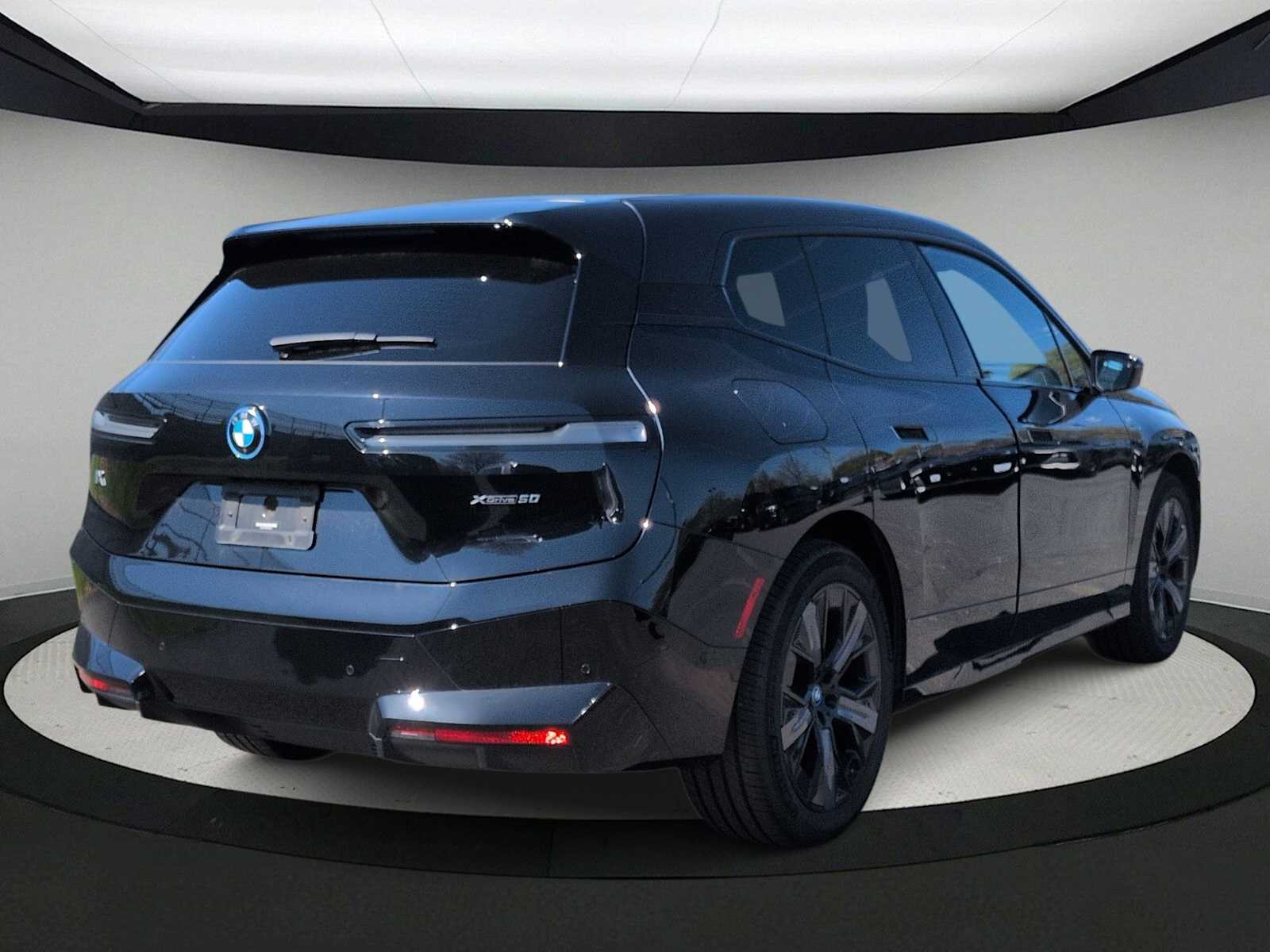 Thumbnail: 2024 BMW iX - 8